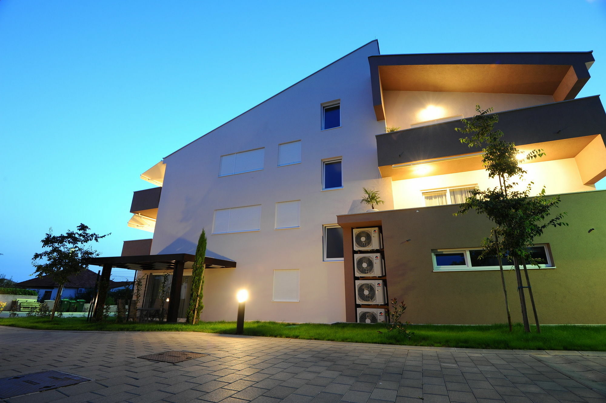 Apartments Hills ザダル エクステリア 写真